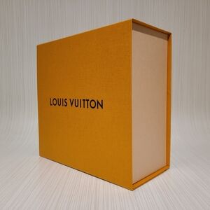 Louis Vuitton Orange Box With Magnet Snap